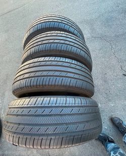 235 65 18 Michelin I sell this Seth of tires with 80% life the 4