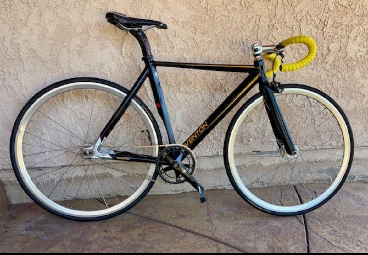 Super Lightweight Aventon Diamond 17 Fixie Bicycle