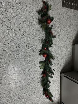 6 Foot Wreath With Bells And Pine Cones