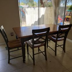 Dining Table and 6 chairs 60x36