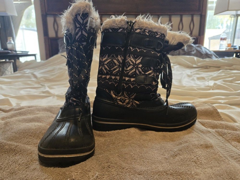 Snow Boots For Big Girls Size 3 $15