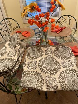 2 pillow covers.