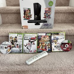 XBOX 360 250 GB with Kinect + 4 Games 
