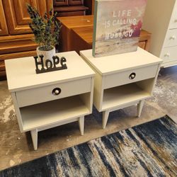 2 CHARMING NIGHTSTANDS 