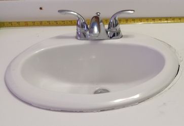 White Round Sink & Bathtub Must Go or 2 Dump