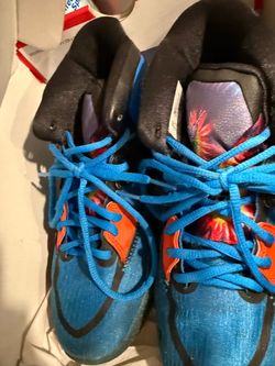 Basketball shoes