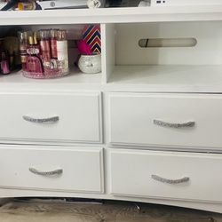 Tv Stand/Dresser