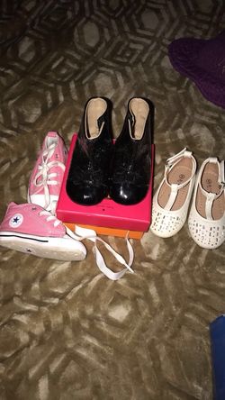 Baby girl shoes size 4c and 5