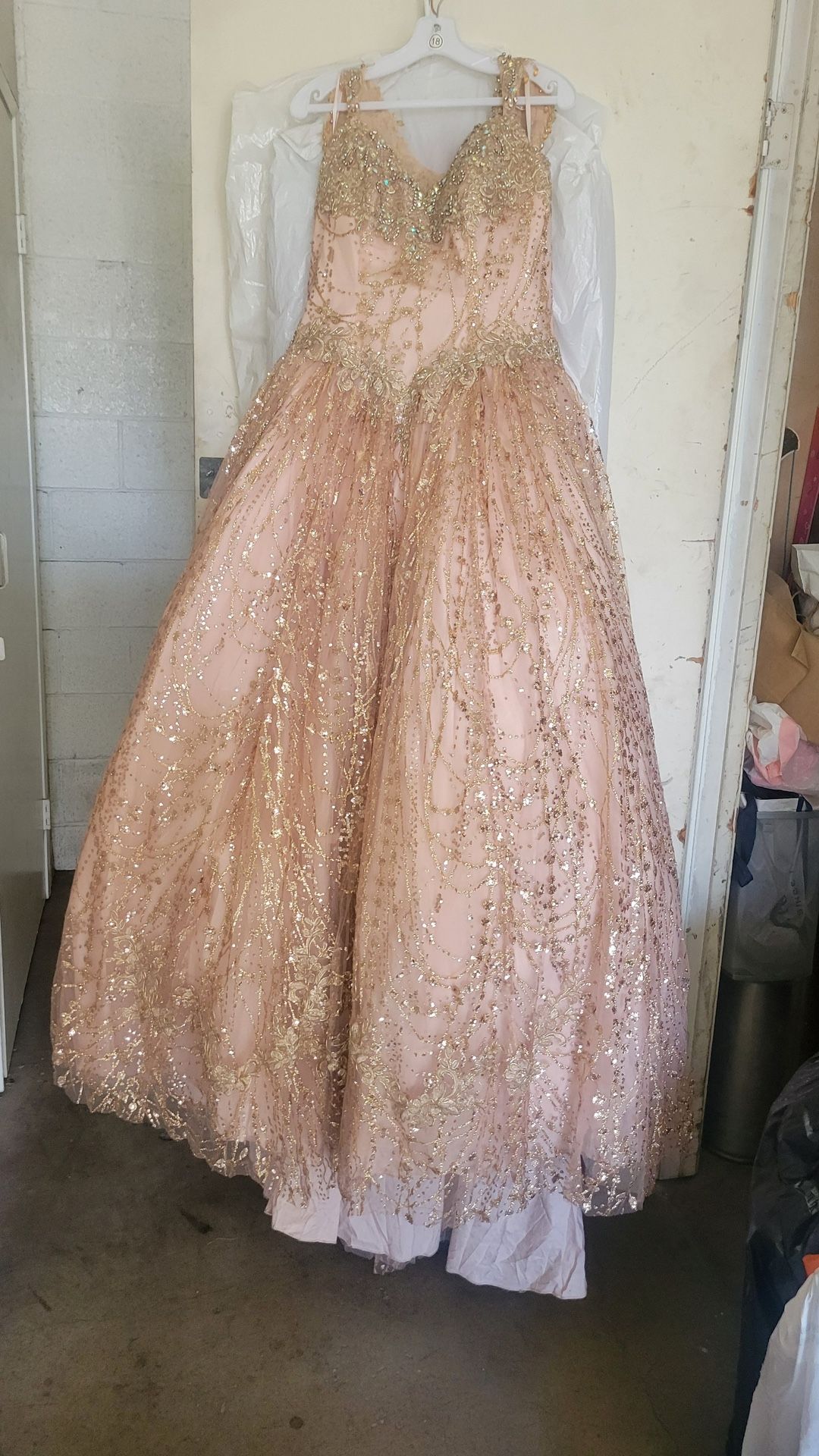 $500 Pink Quinceañera Dress With Bow / Petti Coat 