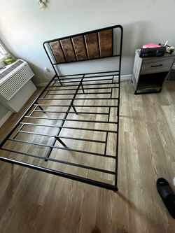 Bed frame queen