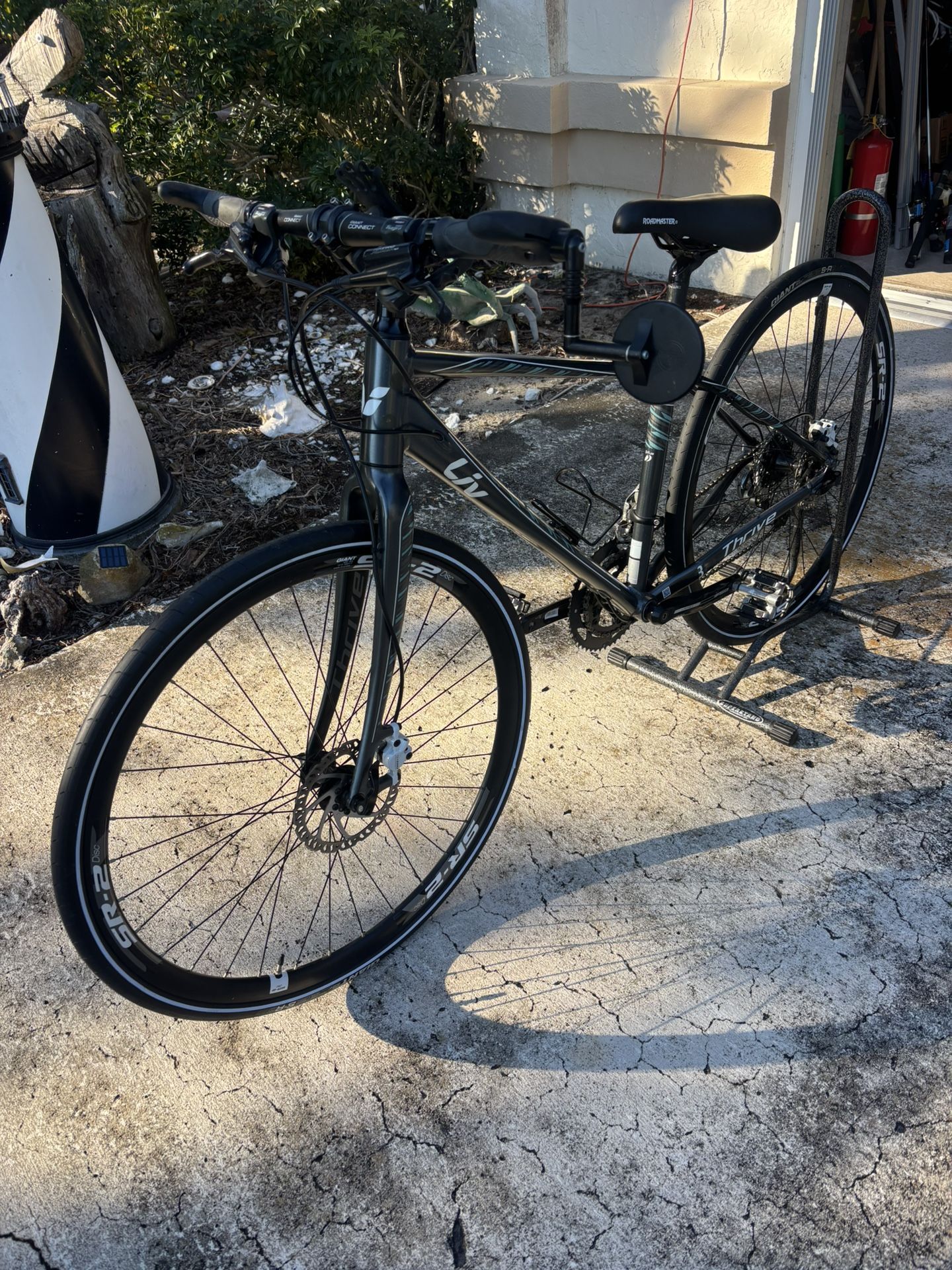 Liv Thrive 3 Hybrid/Road Bike By Giant In Like New Condition