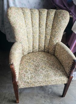 2 VINTAGE CHAIRS