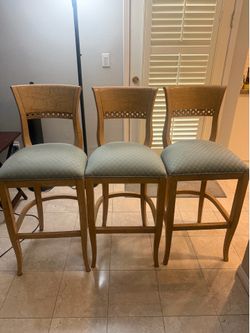 3 barstools