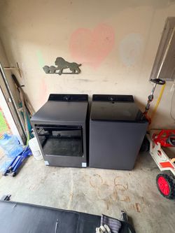 LG 8400 Series Smart Washer and Dryer Set