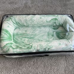 Dockatot Deluxe With Two Covers