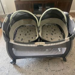 Twin Pack and Play With Bassinets 