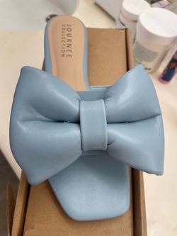 Blue bow sandal