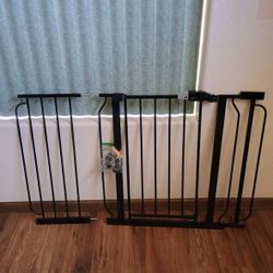Extra Wide Pet Gate / Baby Gate - Fits Openings 29” - 49”