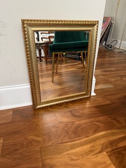 Vintage Home & Garden Party Beveled Wall Mirror 20.5x24.5” in excellent condition.