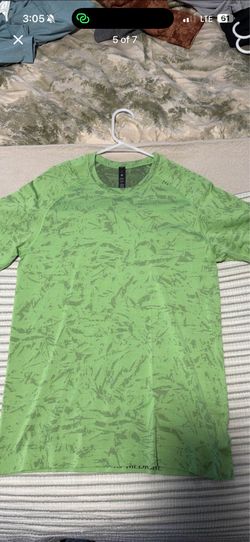 Men’s lululemon t shirt - size small