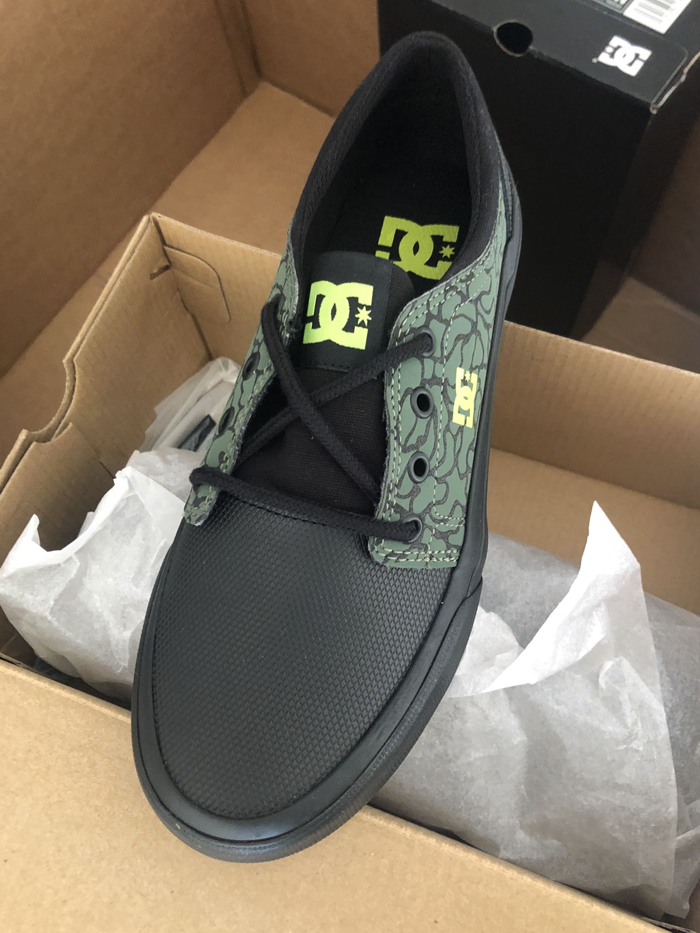 Dc shoes size 5 kids
