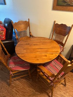 Round Table with Four Chairs