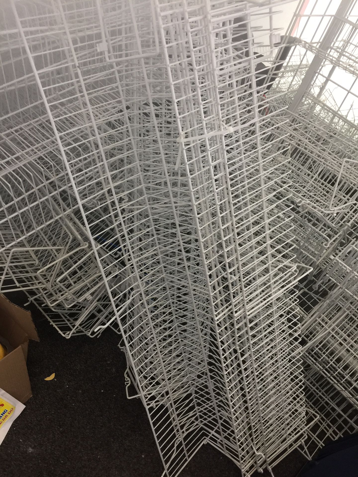 Slatwall wire shelves