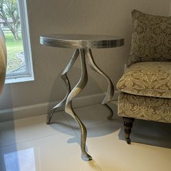 Accent table 