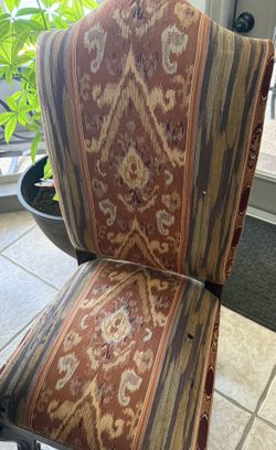 4 CHAIRS