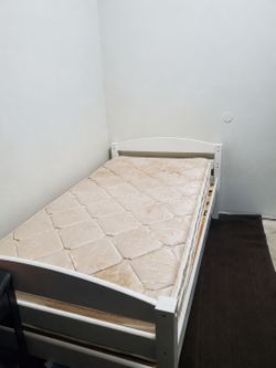 Twin bed with matress
