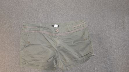 Color Swatch Olive Green twill Shorts Women’s Plus Size 2X Mid-Rise Stretch