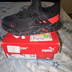 NEW BOYS PUMA TENNIS SHOES 12C