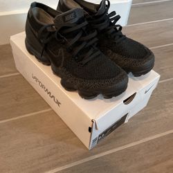 Nike Air Vapormax Flyknit Size 9.5 Triple Black
