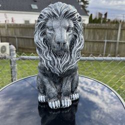 The Bookshelf Lion Statue 