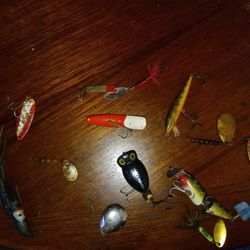 VINTAGE FISHING LURES !!