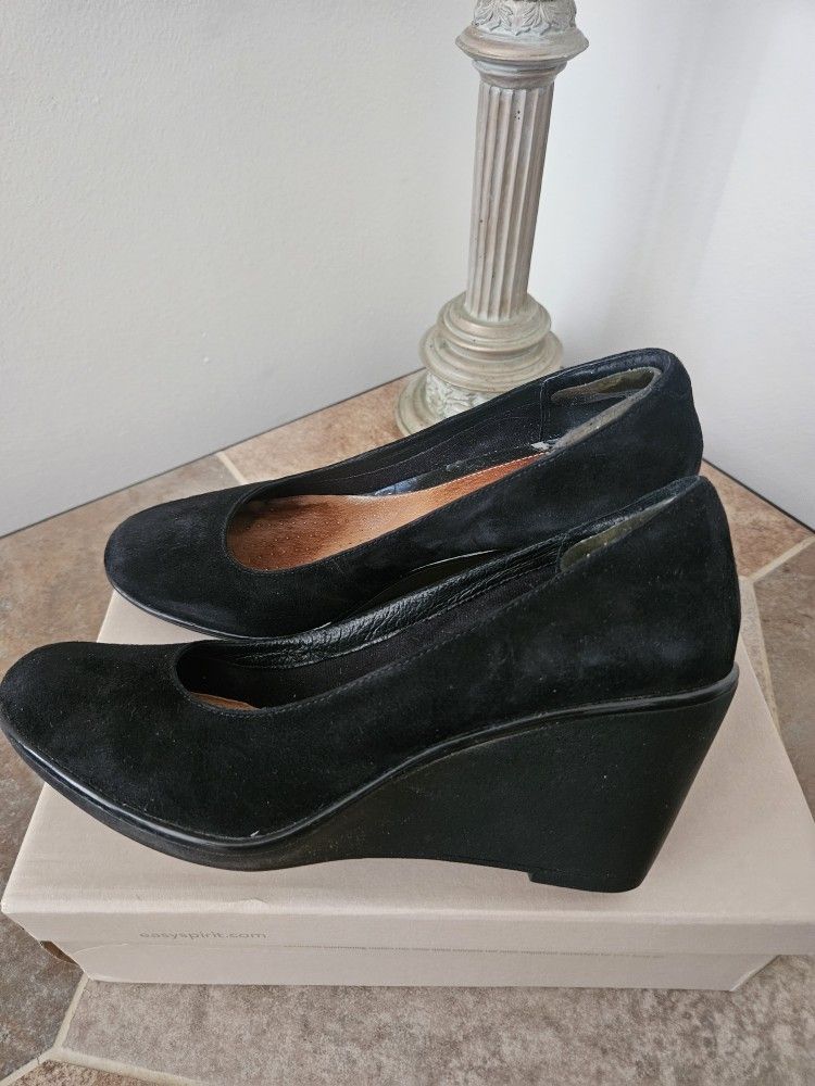 Clark's Women's Black Wedge Heels; Size 8 M