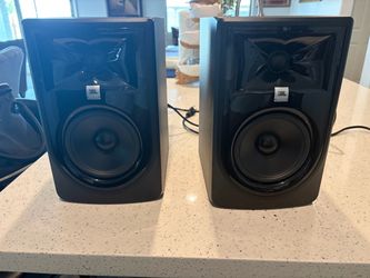JBL 305P MkII Powered Studio Monitors – Pair With Cables