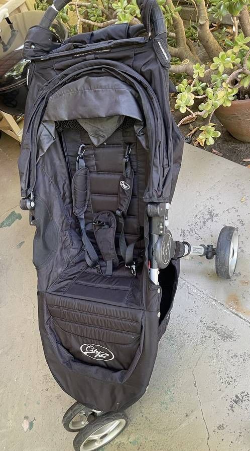 Baby Jogger City Mini Stroller - Great - folds small, rolls well! -