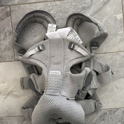 Baby bjourn carrier 