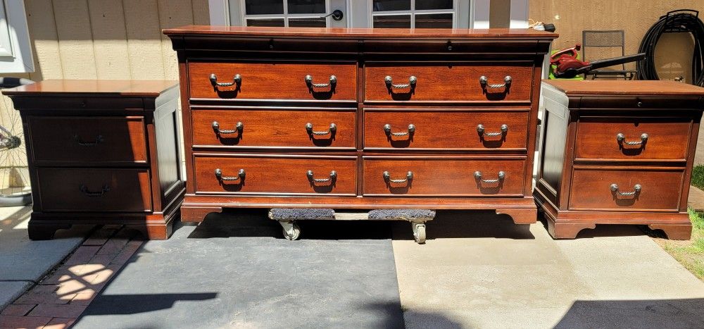 Bedroom Set. Dresser and Nightstands