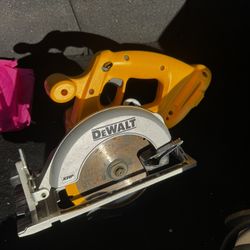 dewalt hand held circular saw cordless