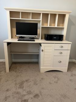 Computer Desk With Hutch