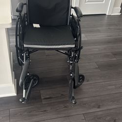 HOSPITAL GRADE WHEEL CHAIR