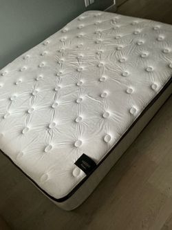 Queen bed for sale Aruba therapedic international great model includes boxspring