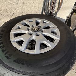 OEM TOYOTA 245/70 R17 Set. 
