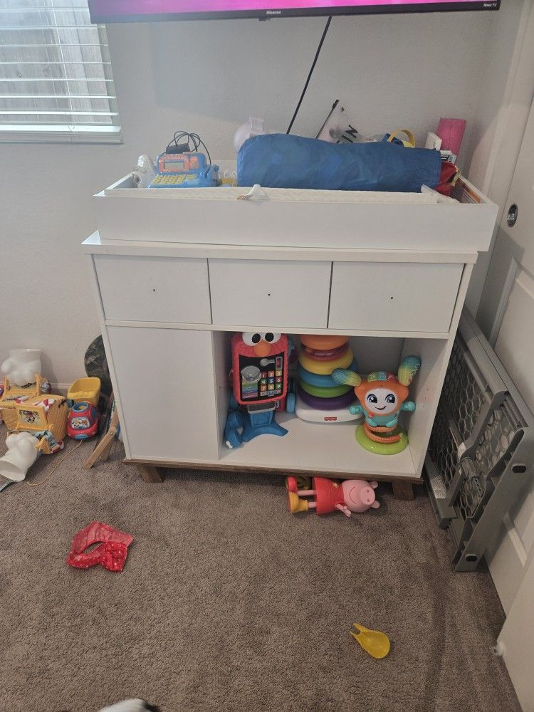 Free Changing Table 