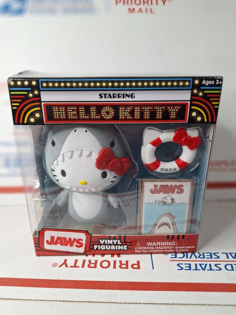 Universal Studios Exclusive Hello Kitty Jaws Vinyl Figurine