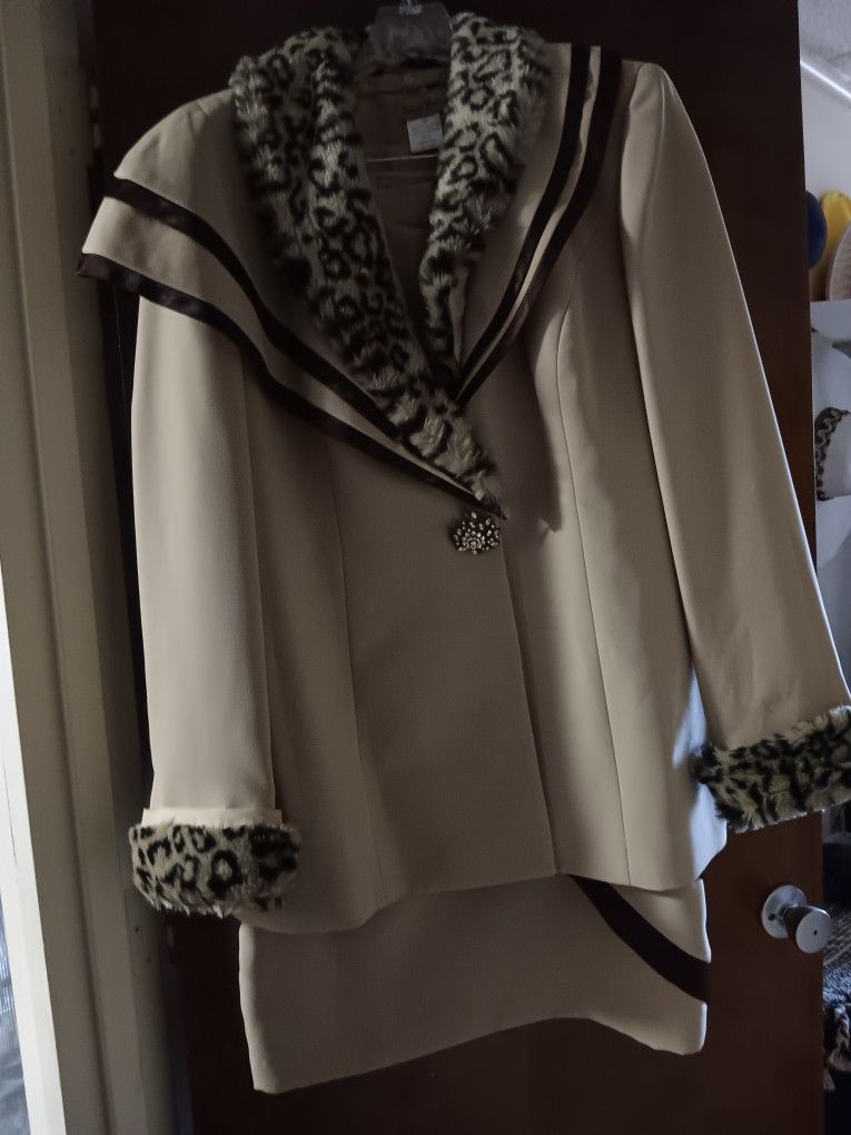Women's 2 Piece Suit & Matching Hat