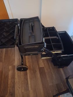 DEWALT ROLLING TOOL BOX