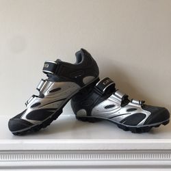 GIRO Cycling Shoes (women 7.5)